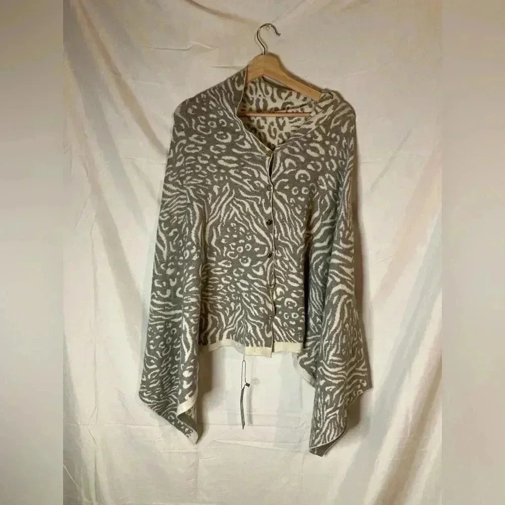 Poncho style piece that buttons in‎ the front Arianna animal print NWT